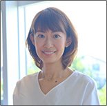 女性の顔の写真