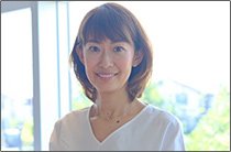 女性の顔の写真